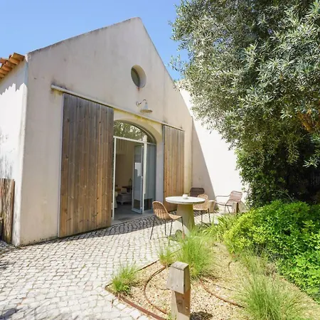 Apartment Charming Design House In With Garden - 6 Montijo