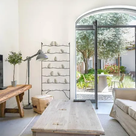 Charming Design House In With Garden - 6 Apartment *