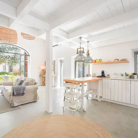 Charming Design House In With Garden - 6 *