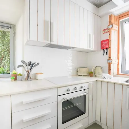 Charming Design House In With Garden - 6 *